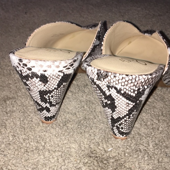 42 Gold Overcome Pointed Toe Snake Print Mule - Picture 5 of 7